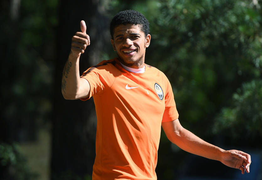 Тайсон извинился перед игроком Стали за отмашку