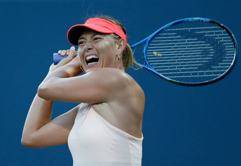 Шарапова снялась с турнира в Торонто