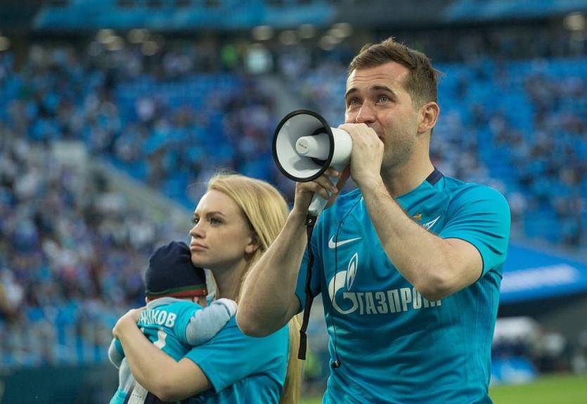 Художница нарисовала портрет Кержакова грудью