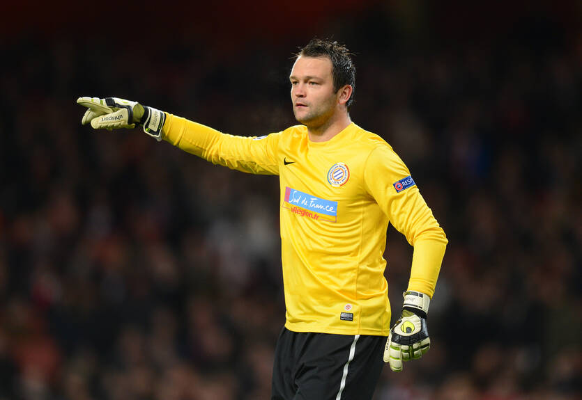 Разъяренный голкипер Нанси, не выдержав оскорблений, пнул мяч в фанатов соперника