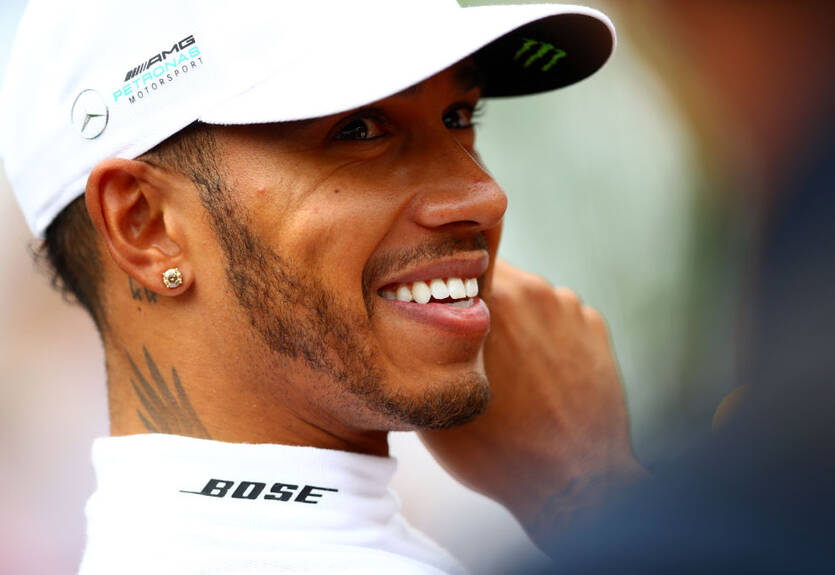 Хэмилтон повторил рекорд Шумахера по количеству поулов за карьеру