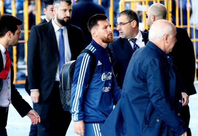 Месси осуществил мечту плачущего ребенка