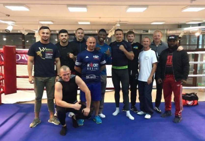 Усик завершил подготовку к бою с Хуком