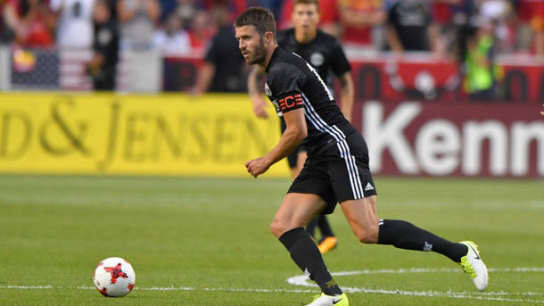 https isport ua football europe 669000 mju obnovil dizajn kapitanskoj povjazki v podderzhku lgbt