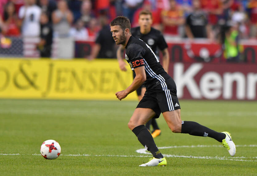 МЮ обновил дизайн капитанской повязки в поддержку ЛГБТ МЮ обновил дизайн капитанской повязки в поддержку ЛГБТ