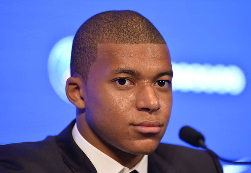 Мбаппе прошел обряд посвящения и получил странное прозвище в команде Мбаппе прошел обряд посвящения и получил странное прозвище в команде