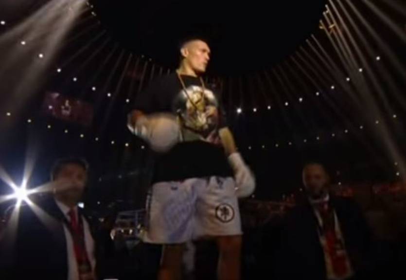 Усик – Хук: видео выхода на ринг украинского боксера