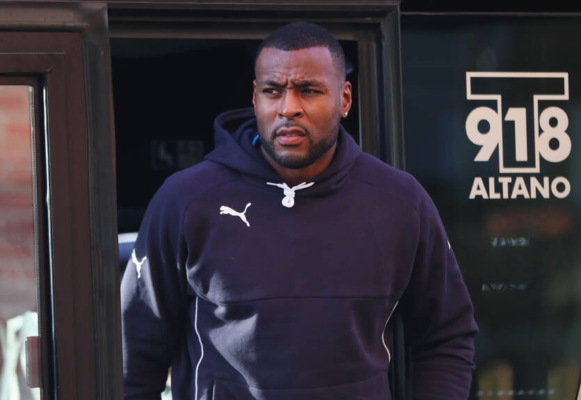 Невеста прогнала капитана Лестера из дома, узнав о беременной любовнице