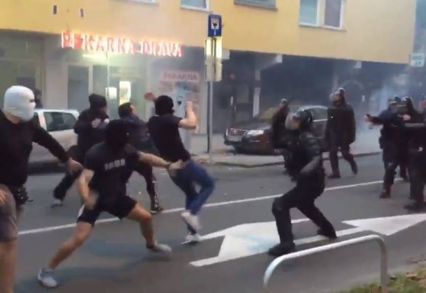 Фанаты Марибора устроили массовую драку с полицией перед матчем Лиги чемпионов
