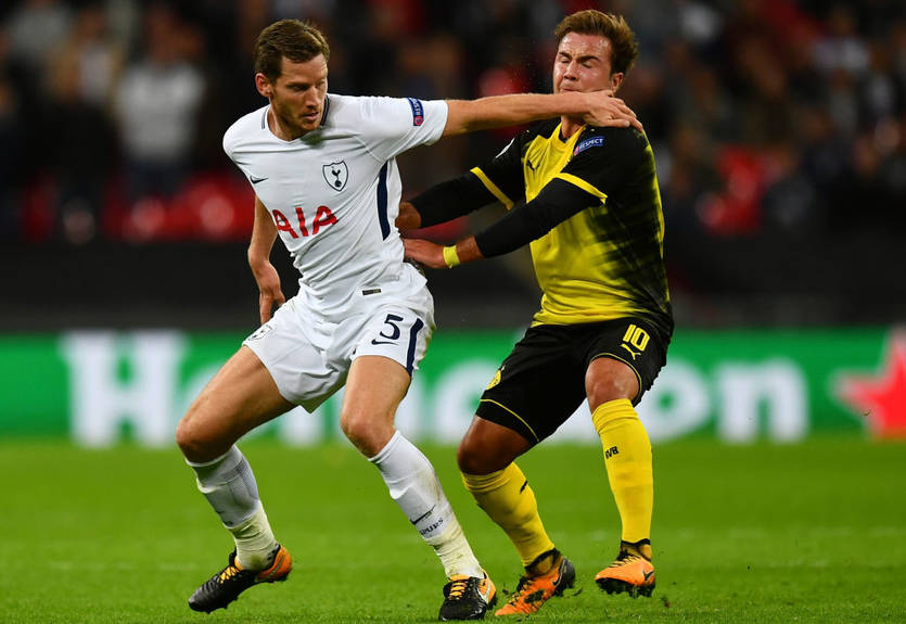 Гетце получил по зубам от Вертонгена в матче Лиги чемпионов