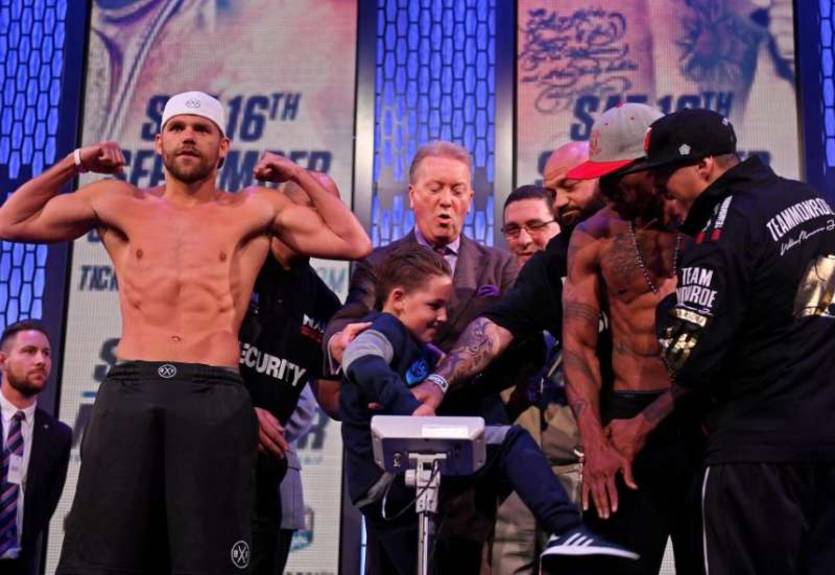 Сын Сондерса ударил соперника ниже пояса на церемонии взвешивания