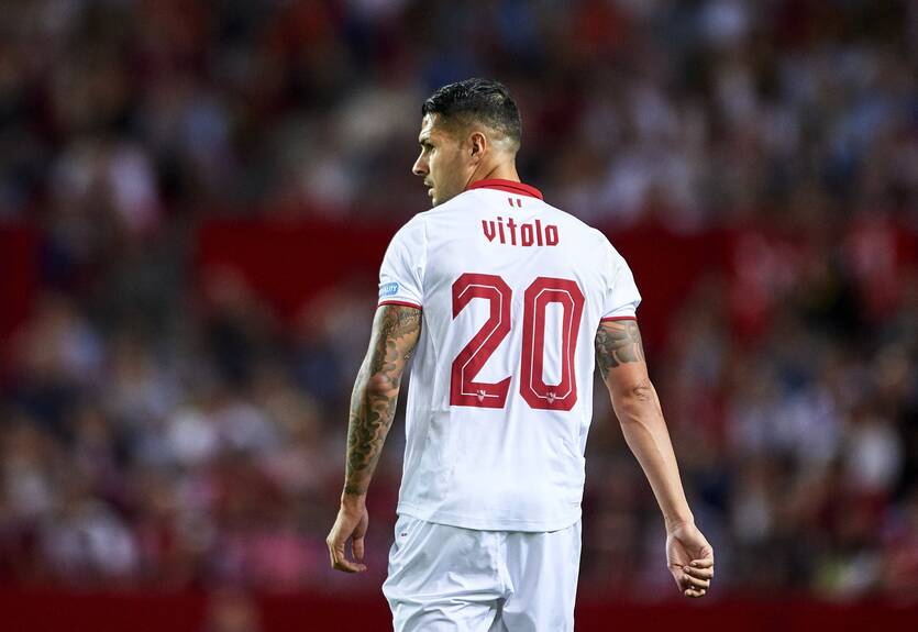 Фанаты Севильи расписали автобус Лас-Пальмаса, обвинив Витоло в предательстве Фанаты Севильи расписали автобус Лас-Пальмаса, обвинив Витоло в предательстве