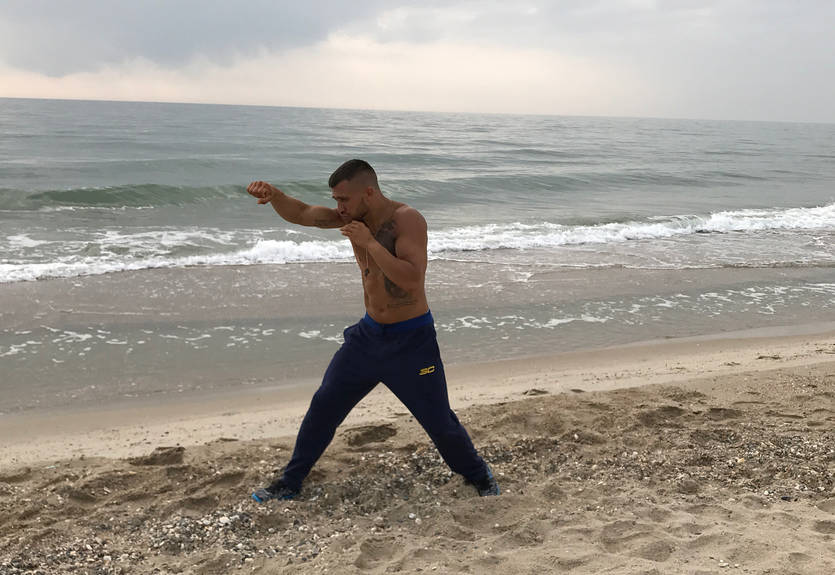 Ломаченко показал, как проводит утренние тренировки