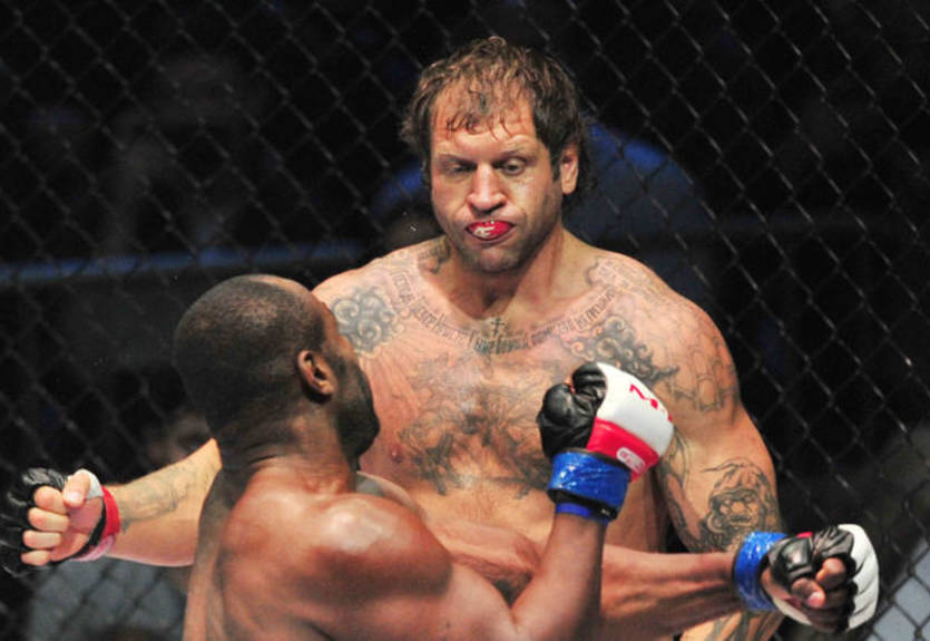 Александр Емельяненко – Джеронимо дос Сантос: видео боя