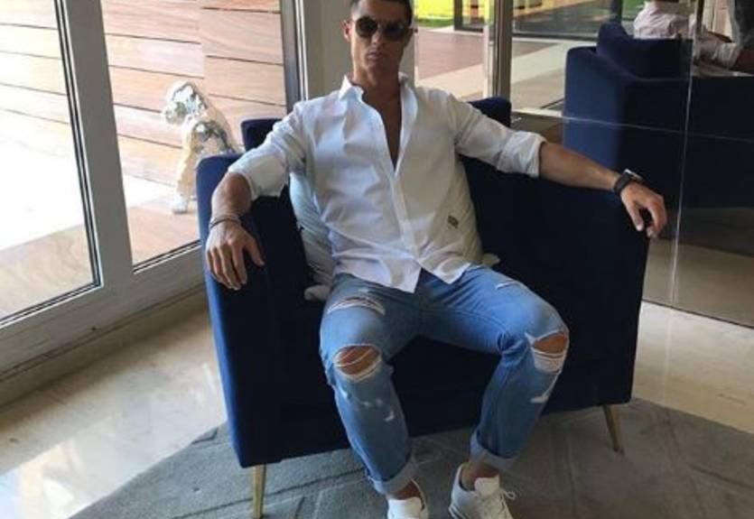 Новый зверь в здании: Роналду пополнил автопарк роскошным гиперкаром