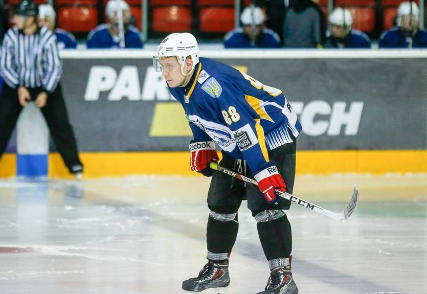 Волки отзаявили защитника и подписали двух нападающих