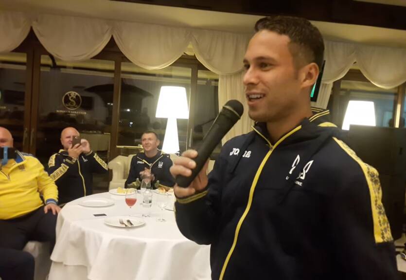 Марлос спел хит лета на посвящении в сборную Украины