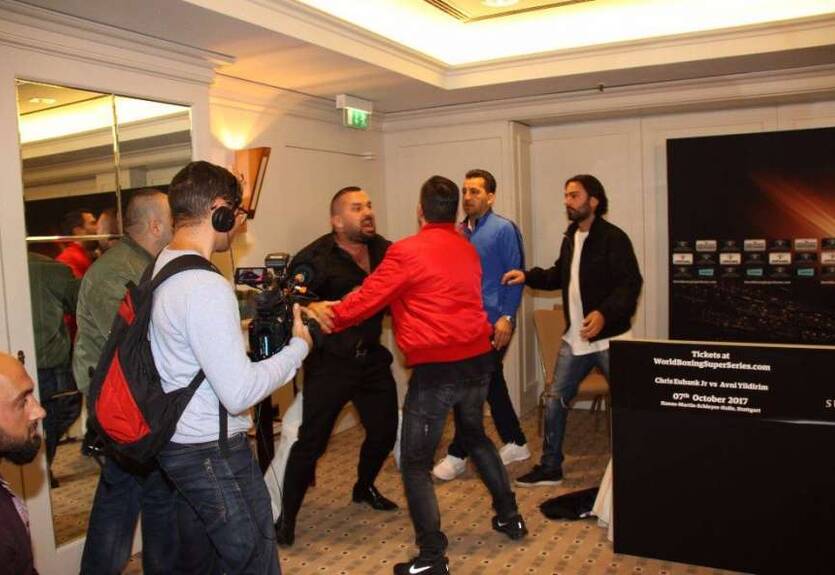 Промоутер Йилдирима устроил скандал перед боем с Юбенком-младшим