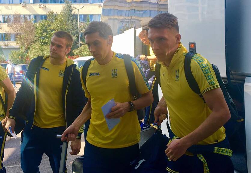 Сборная Украины прилетела в Албанию на матч против Косово Сборная Украины прилетела в Албанию на матч против Косово