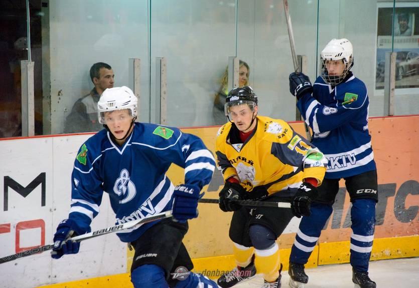 УХЛ: Кременчук в валидольном матче победил Волков