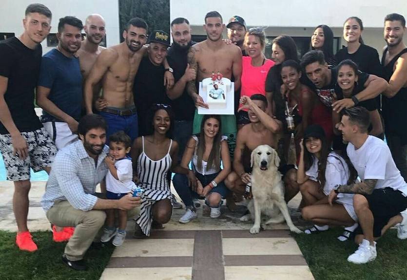 Защитник Реала опубликовал странное фото с дня своего рождения