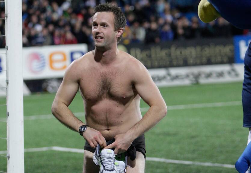 Экс-тренер Селтика разделся догола, чтобы вдохновить свою команду на победу Экс-тренер Селтика разделся догола, чтобы вдохновить свою команду на победу