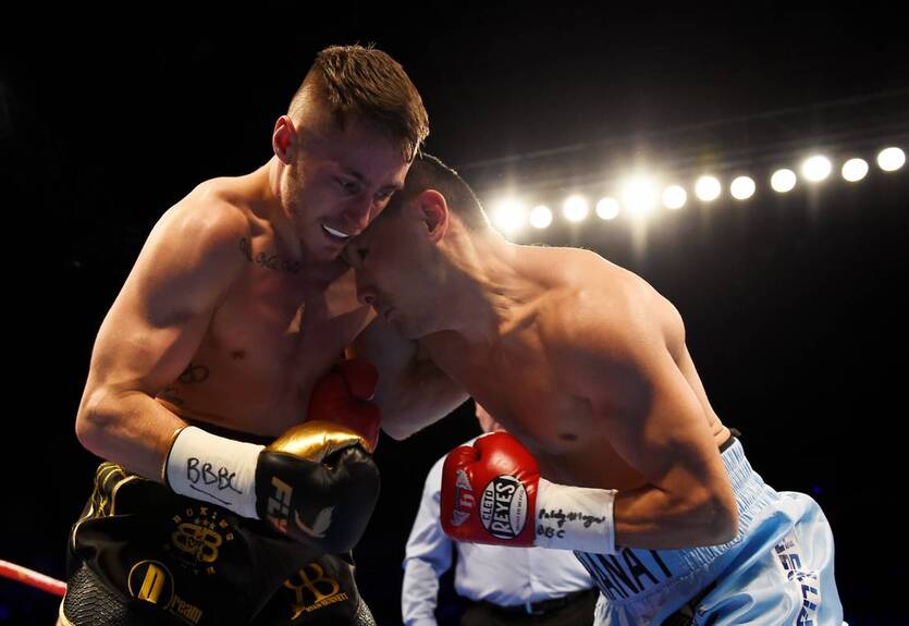 Казахстанец Жакиянов проиграл Барнетту в бою за титулы WBA и IBF