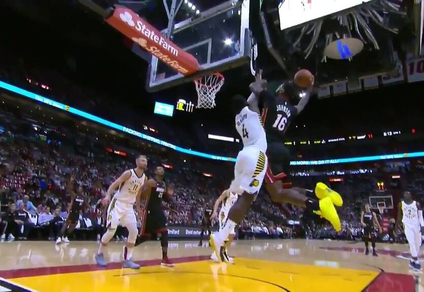 Данк Джеймса Джонсона - лучший момент дня в НБА Данк Джеймса Джонсона - лучший момент дня в НБА