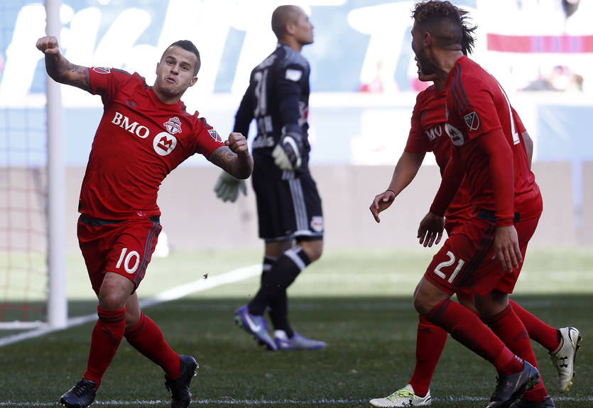 Убойный удар со штрафного Джовинко, который спас Торонто от поражения Убойный удар со штрафного Джовинко, который спас Торонто от поражения