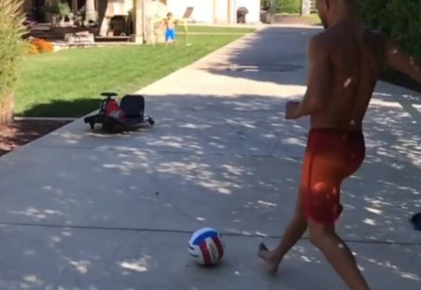 Ломаченко показал, как умеет владеть мячом, забив красивый гол