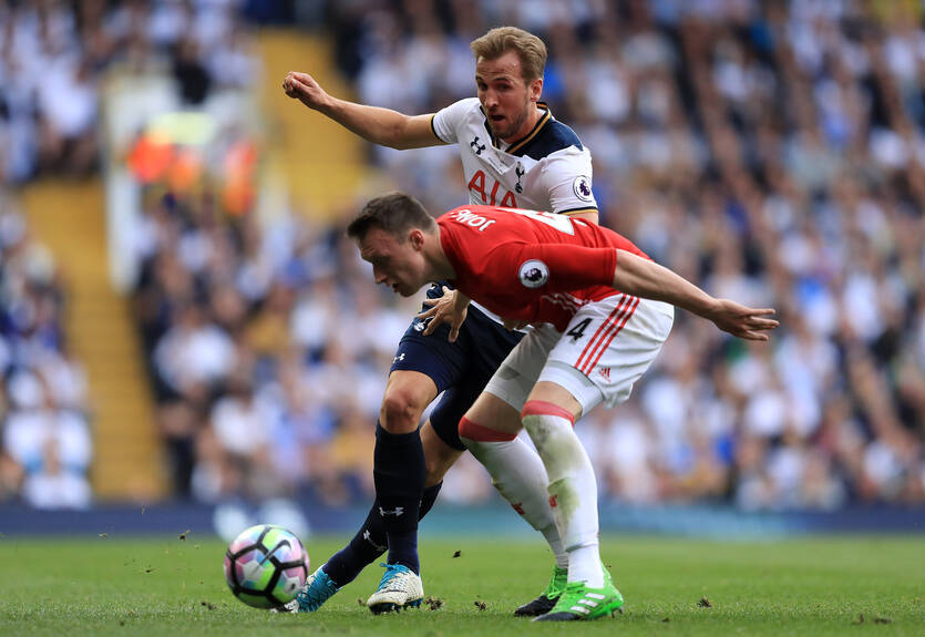 Манчестер Юнайтед – Тоттенхэм: прогноз и ставки букмекеров на матч 28.10.2017