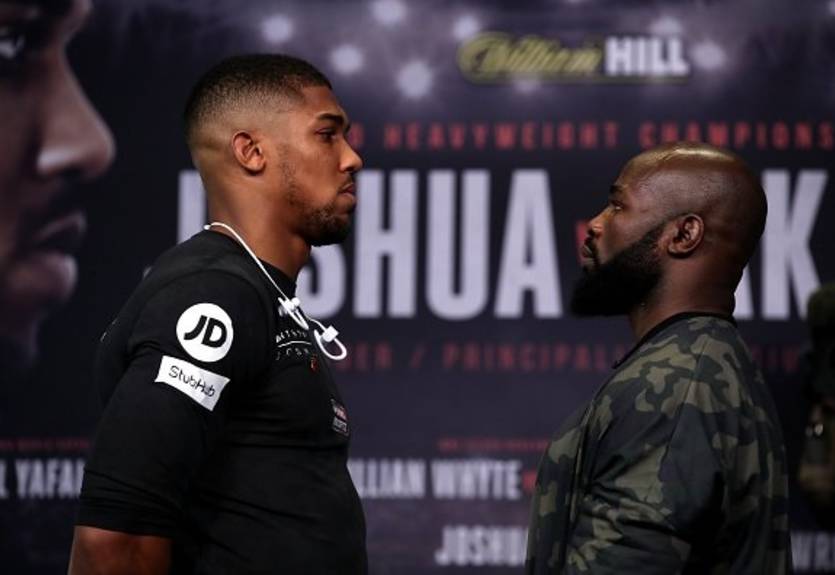 Джошуа – Такам: видео битвы взглядов