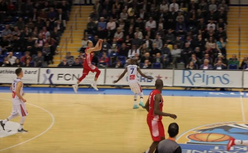 кадр из видео