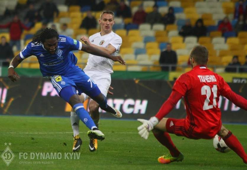 Динамо планирует продлить Мбокани и будет искать замену Буяльскому