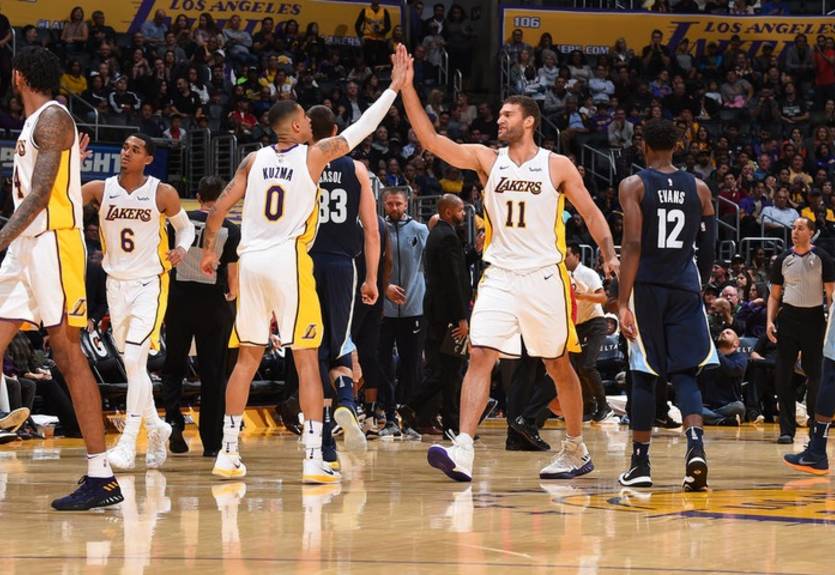 Невероятная комбинация игроков Лейкерс – лучший момент дня в НБА