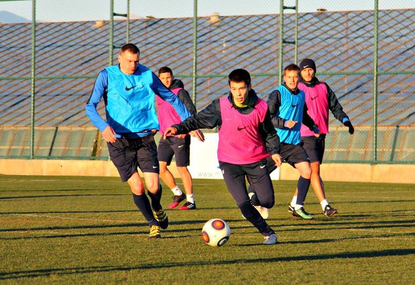 В России фанаты накормили игроков супом после их жалоб на задержку зарплат