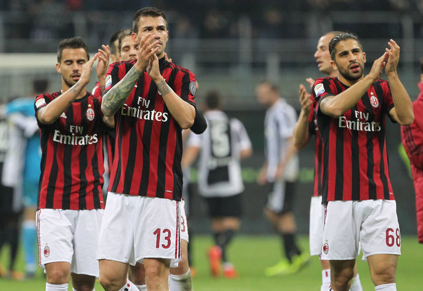 Милан: Спасибо, Twitter! Теперь мы можем уместить все наши трофеи в одном сообщении