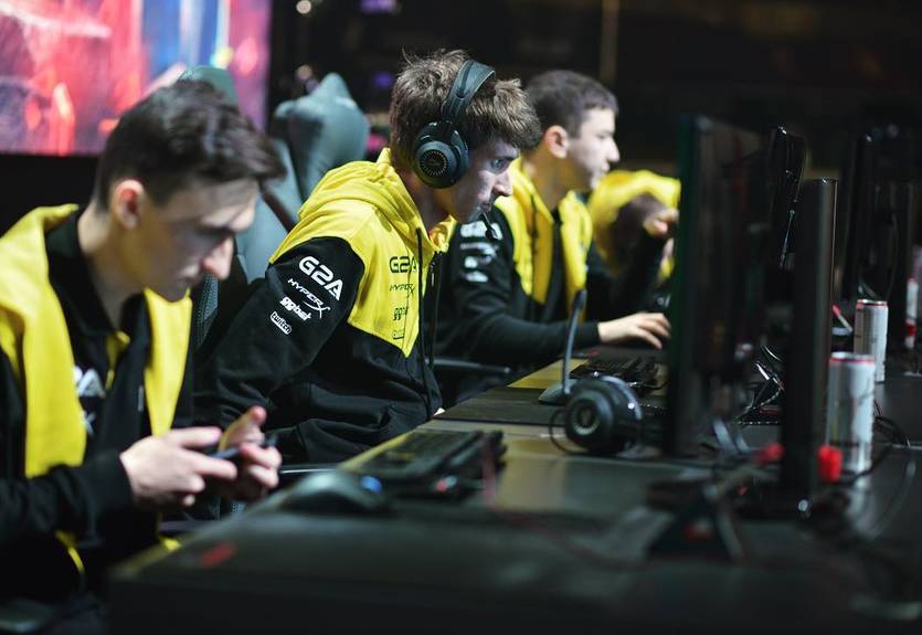 Na'Vi и Vega Squadron сыграют в плей-офф закрытых отборочных Galaxy Battles II
