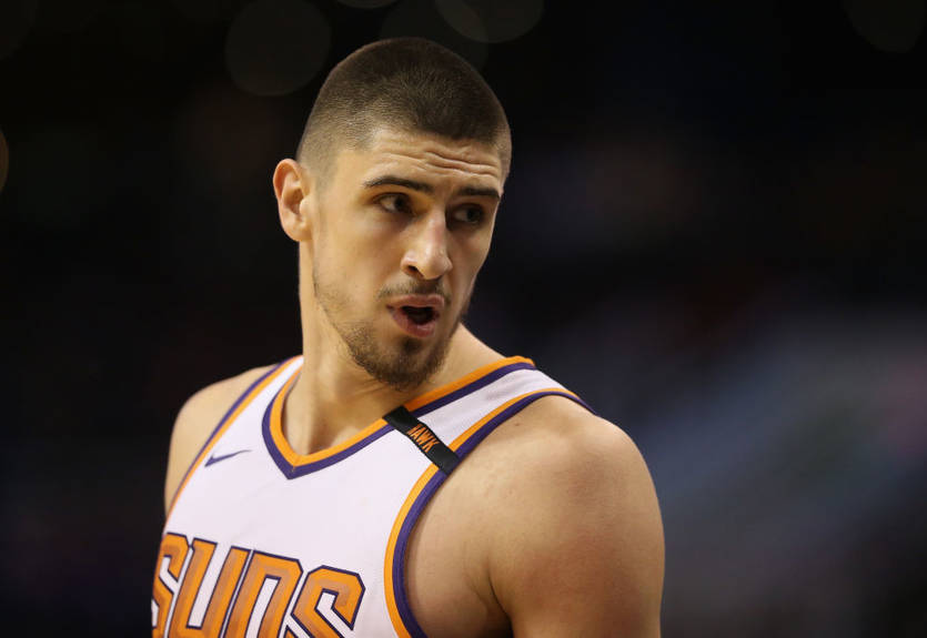 Лень вышел в старте Финикса, оформив дабл-дабл