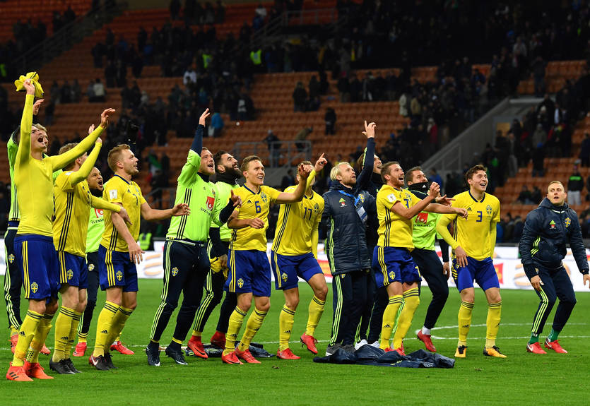 Игроки сборной Швеции разнесли студию Eurosport на поле