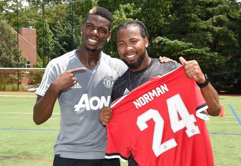 Погба устроил необычный челлендж со звездой НФЛ Погба устроил необычный челлендж со звездой НФЛ