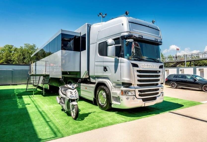 Росберг выставил на продажу свой шикарный моторхоум