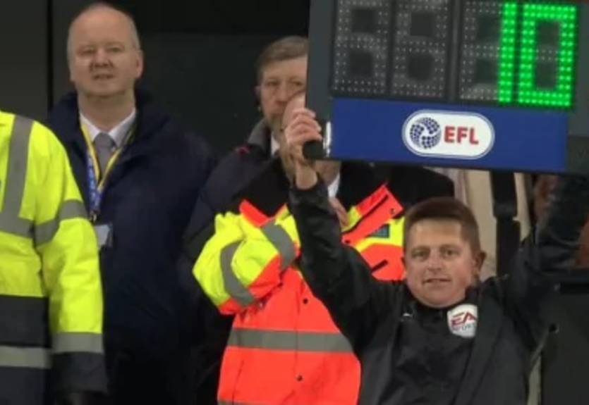 Фанат Норвича заменил резервного арбитра в матче Чемпионшипа