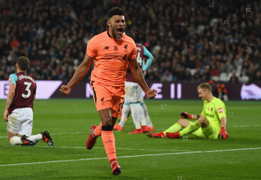 Игроки Ливерпуля переоделись, чтобы разыграть покупателей в фан-шопе