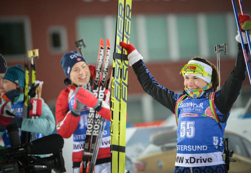 Биатлон: видео церемонии награждения украинок в Эстерсунде