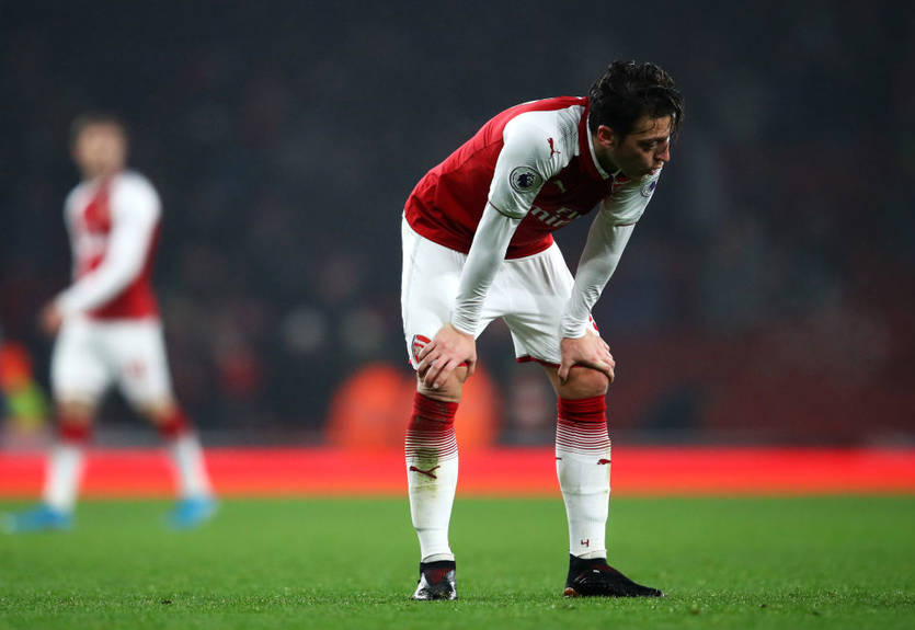 Озил совершил поступок, намекающий на его скорый переход в МЮ