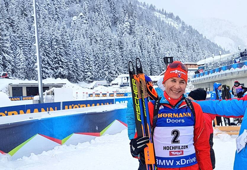 Биатлон: Кузьмина выиграла гонку преследования, Джима забежала в цветы