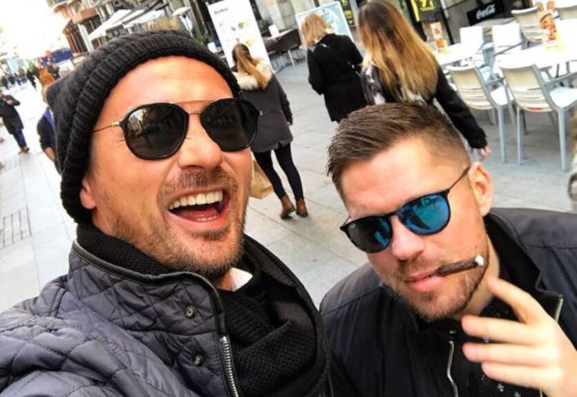 Милевский зажег в Мадриде на фоне оголенных ягодиц девушки Милевский зажег в Мадриде на фоне оголенных ягодиц девушки