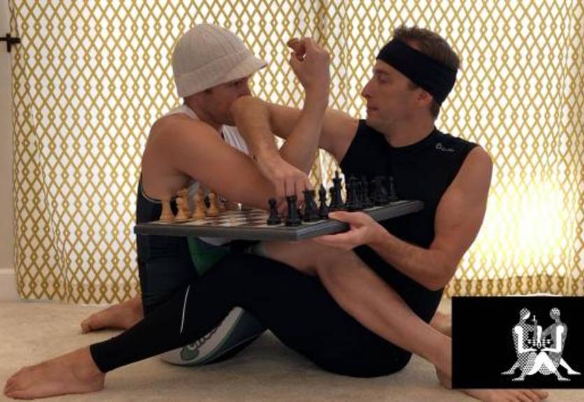 Позу-камасутру с логотипа ЧМ по шахматам воплотили в жизнь