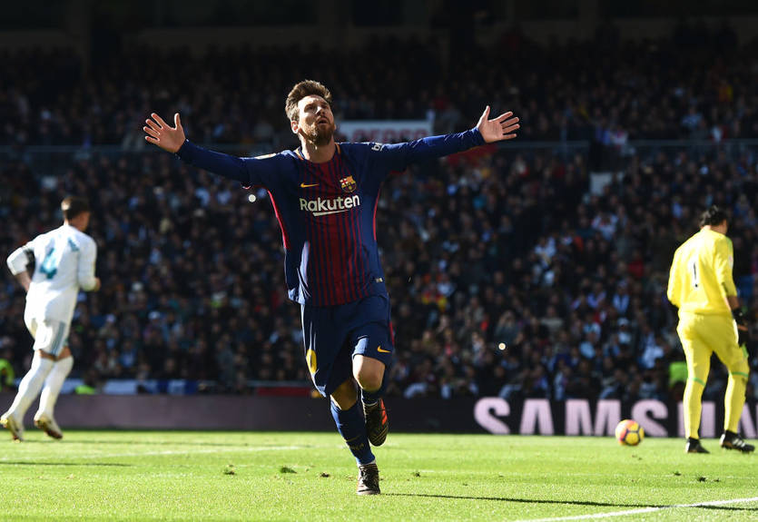 Санта Клаус хорошо себя вел в году, поэтому Месси подарил ему футболку